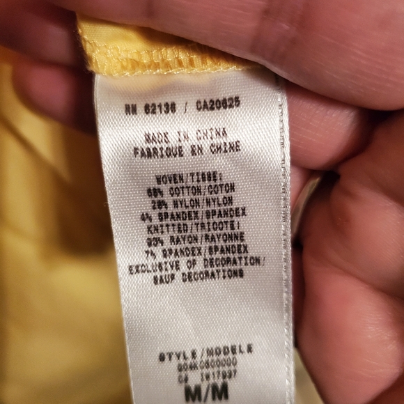 Guess. Yellow Dress Full Front Zipper. Womens Size M - Picture 7 of 8